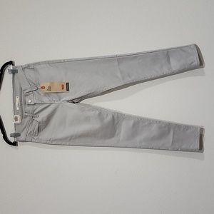 NEW Women Grey skinny Levi jeans. Size 29×30.